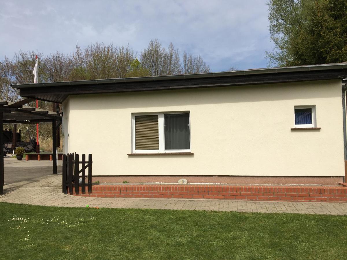 Schoener Ferienbungalow Umgeben Von Natur Und Nicht Weit Zur Ostsee Neubukow Kültér fotó