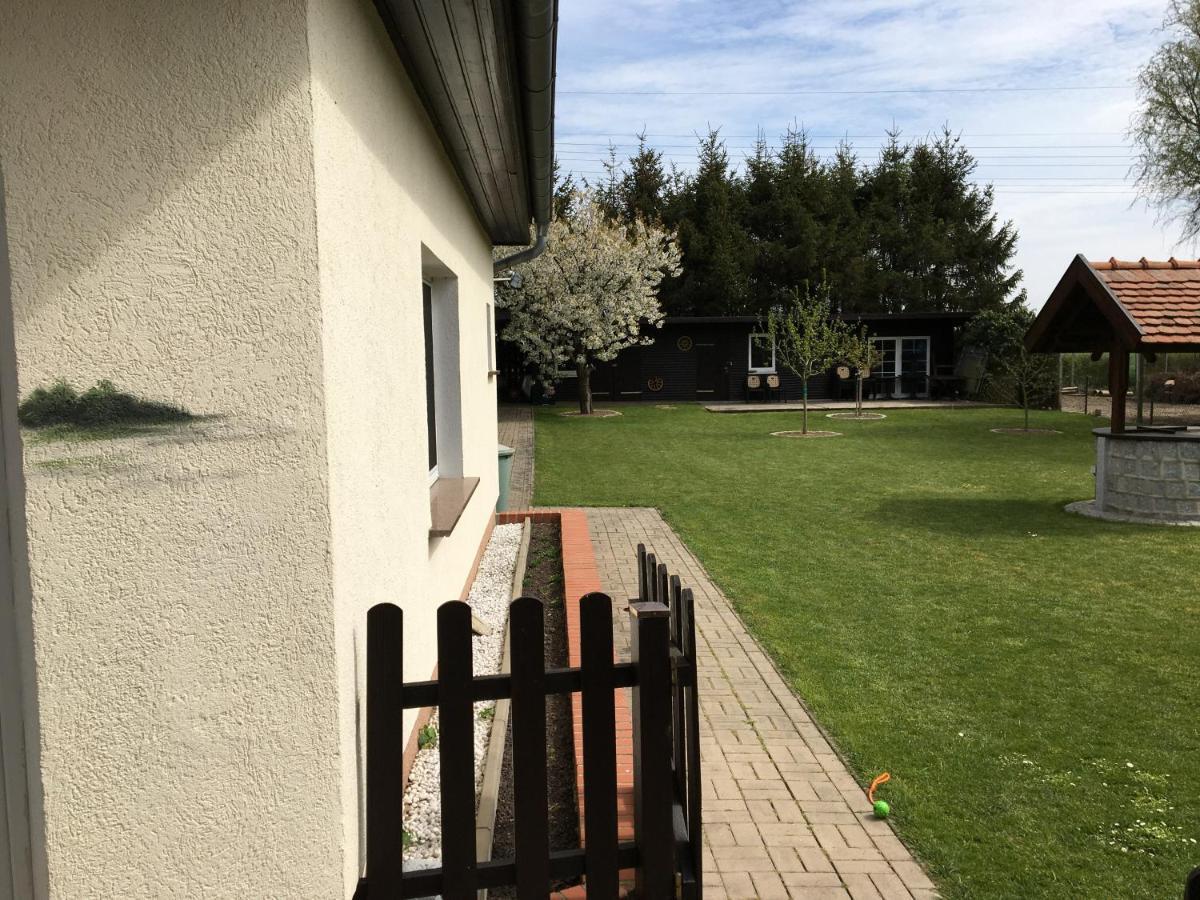 Schoener Ferienbungalow Umgeben Von Natur Und Nicht Weit Zur Ostsee Neubukow Kültér fotó